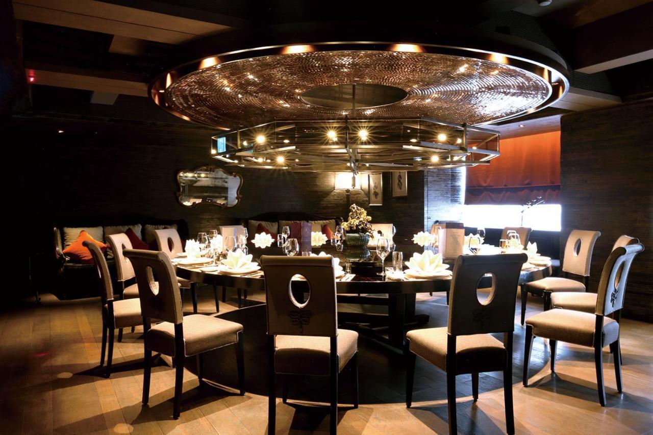 Palais De Chine Hotel Тайбэй Экстерьер фото The interior of a restaurant in the Grand Hyatt Hotel, Mumbai