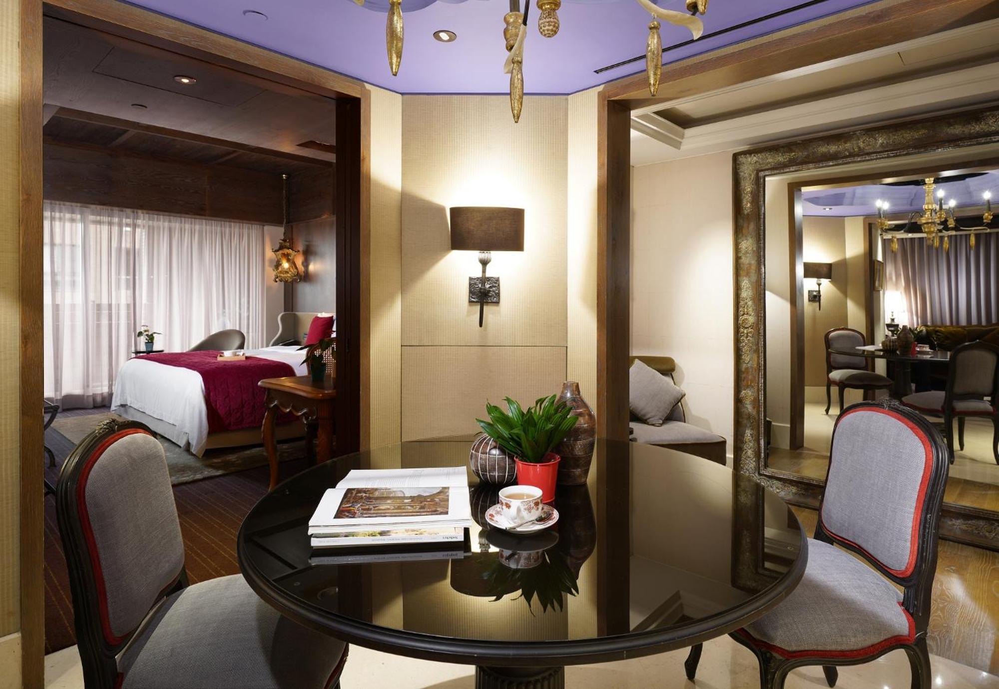 Palais De Chine Hotel Тайбэй Экстерьер фото A suite at the Mandarin Oriental, Hong Kong