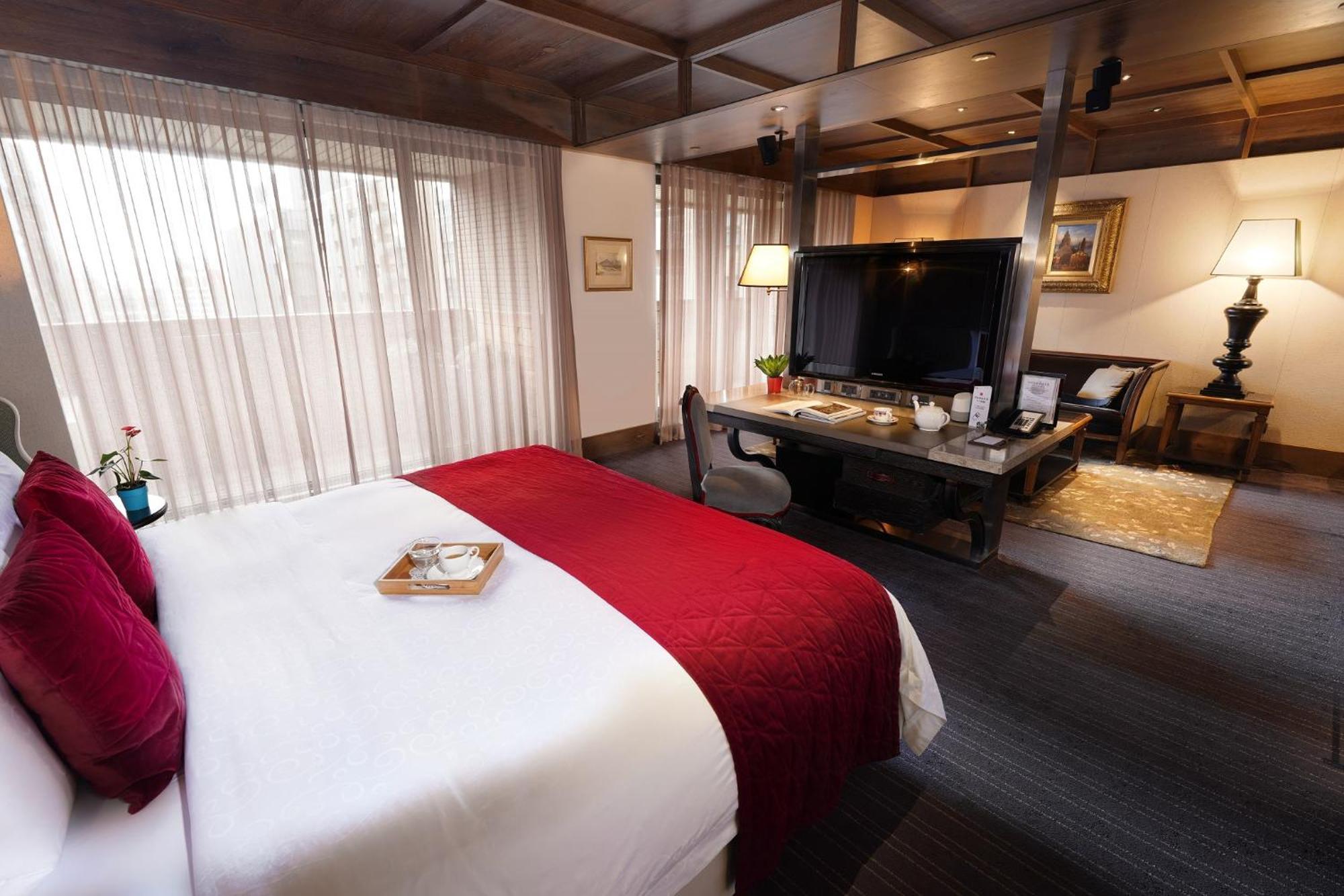 Palais De Chine Hotel Тайбэй Экстерьер фото A room at the hotel